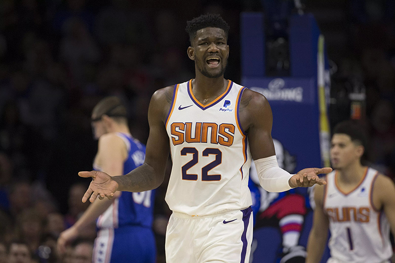 DeAndre Ayton involucrado en escándalo colegial