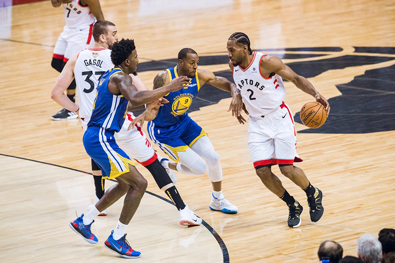 Debut triunfal de Raptors en Finales