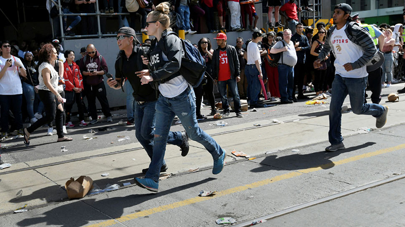 La violencia amargó el festejo de los Raptors