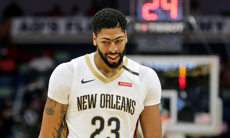 Anthony Davis con un pie fuera de Nueva Orleans