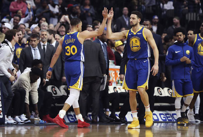 Warriors aplastaron a los Nuggets