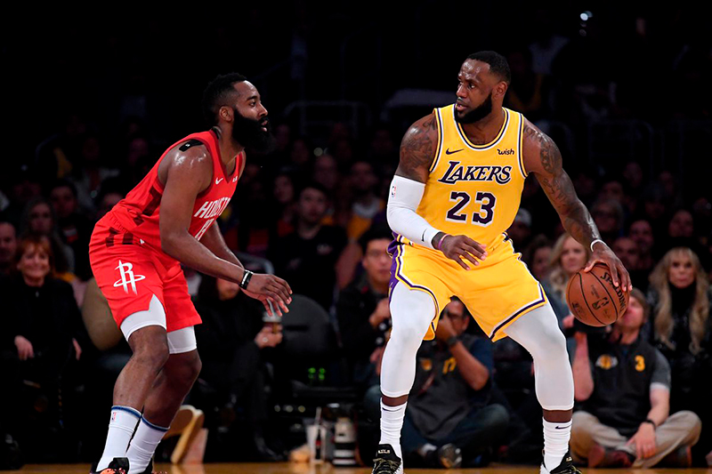 LeBron activó el modo Playoffs