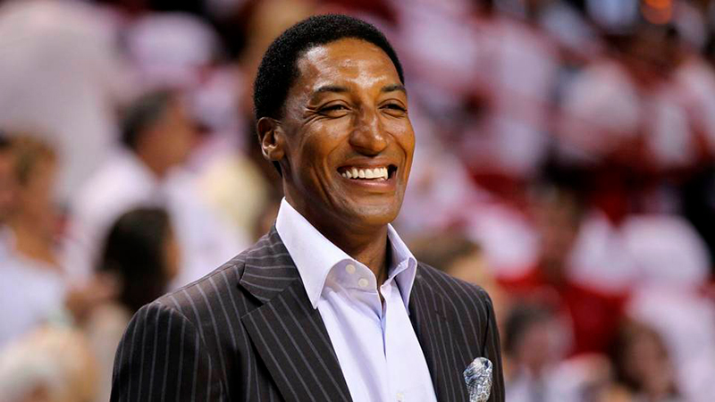 Pippen le brinda un golpe más a LeBron