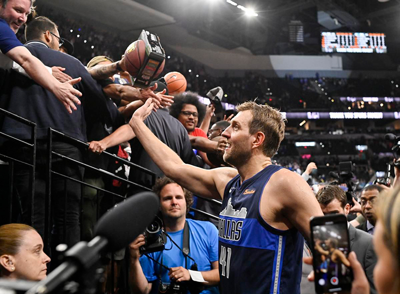 El gesto de mucha clase de Dirk Nowitzki