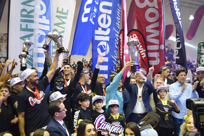 Juan Toscano luce en su regreso a Fuerza Regia