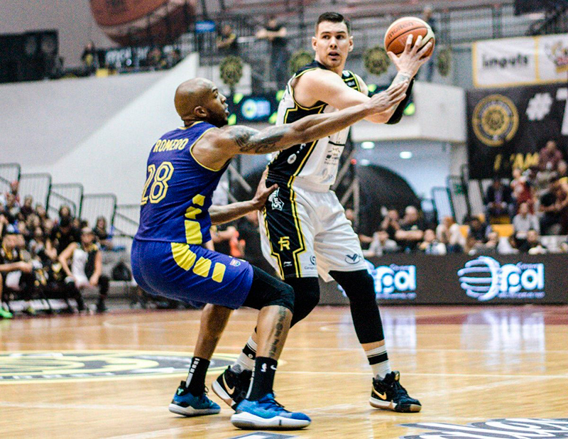 Juan Toscano luce en su regreso a Fuerza Regia