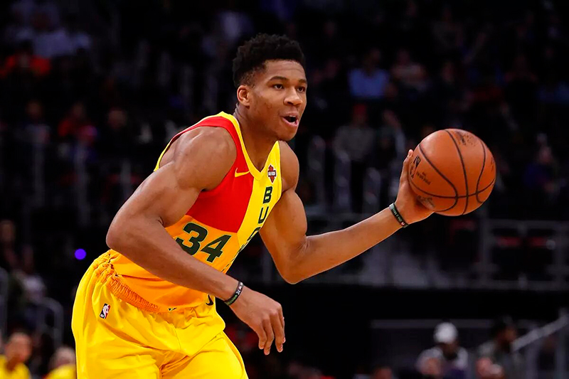 Giannis y los Bucks reafirman su calidad de favoritos