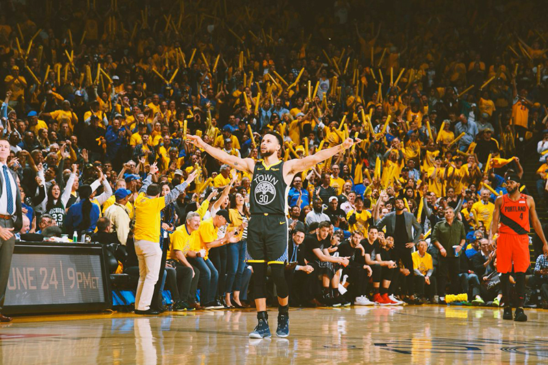 La defensa de los Warriors hizo respetar su casa