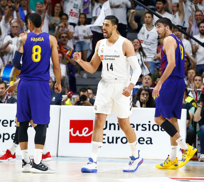 Una copa más para el Madrid de Ayón