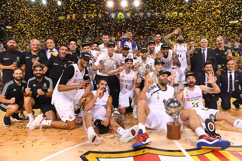 Una copa más para el Madrid de Ayón