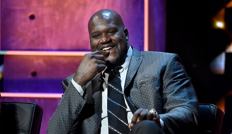 Shaq le va a besar los pies a Steve Kerr