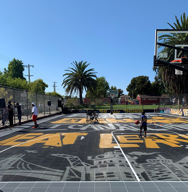 Un regalo más de Stephen Curry al Área de la Bahía