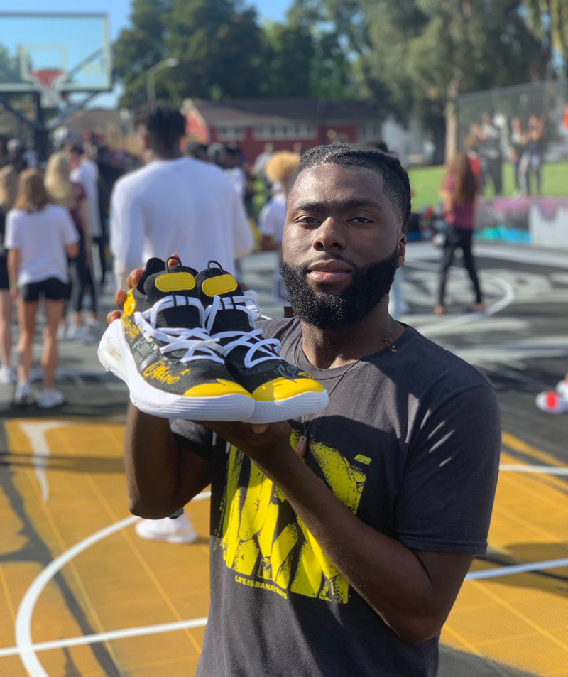 Un regalo más de Stephen Curry al Área de la Bahía